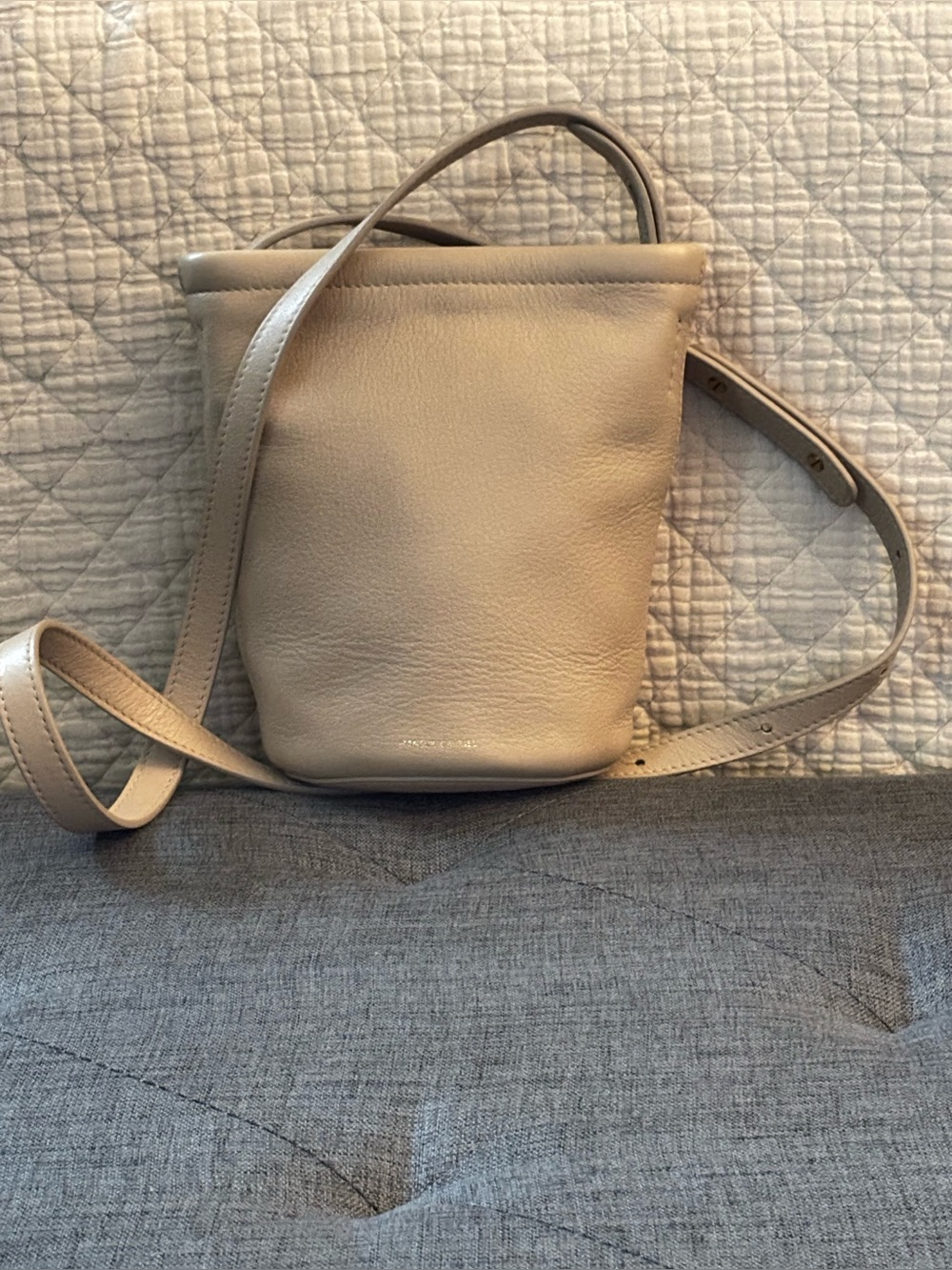 MANSUR GAVRIEL MINI ZIP BUCKET/CROSSBODY BAG AGLIO
in CAMEL